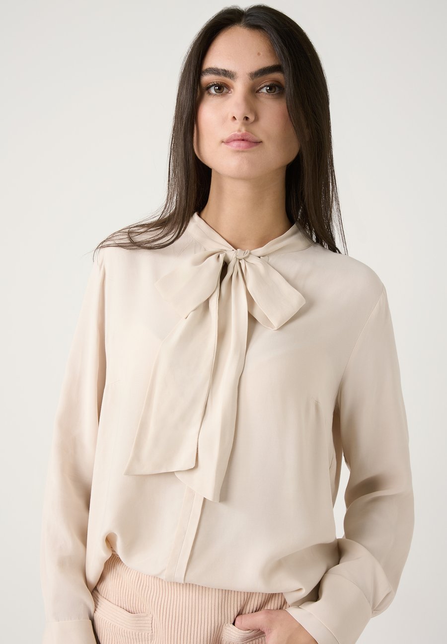 Блуза More & More Blouse, Powder Creme/Beige
Блуза More & More Blouse, Powder Creme/Beige