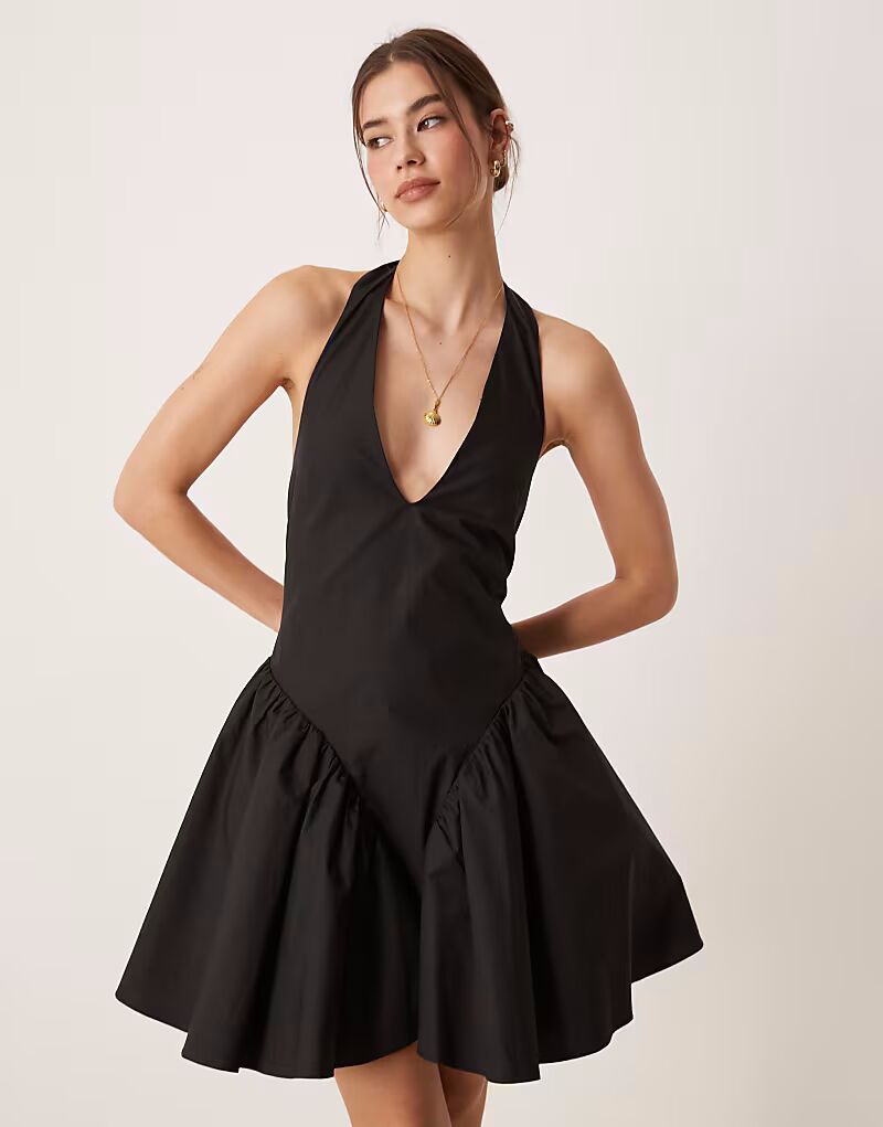 Гламурное мини-платье с заниженной талией и вырезом халтер черного цвета Glamorous 
Гламурное мини-платье с заниженной талией и вырезом халтер черного цвета Glamorous