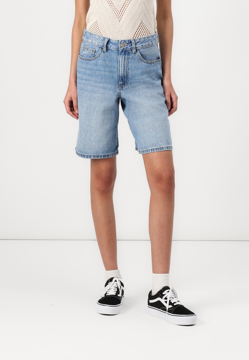 Джинсовые шорты SAGE BERMUDA SHORTS - Shorts Aware, цвет Light Blue Denim 
Джинсовые шорты SAGE BERMUDA SHORTS - Shorts Aware, цвет Light Blue Denim