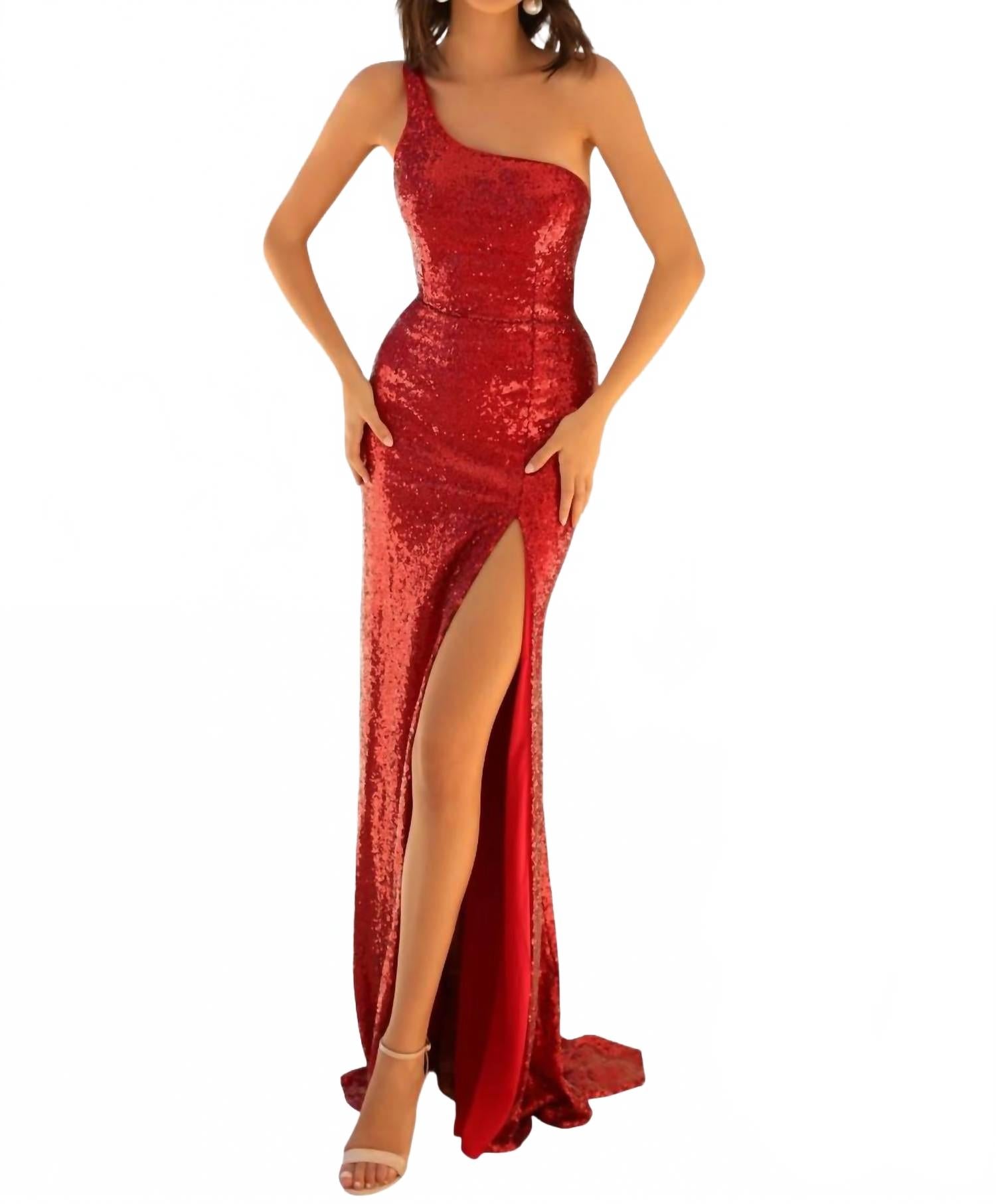 Асимметриное длинное платье с высоким разрезом в красном цвете Clarisse
Асимметриное длинное платье с высоким разрезом в красном цвете Clarisse