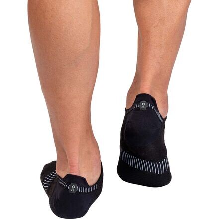 Сверхлегкие низкие носки On Running, черный/белый
Сверхлегкие низкие носки On Running, черный/белый