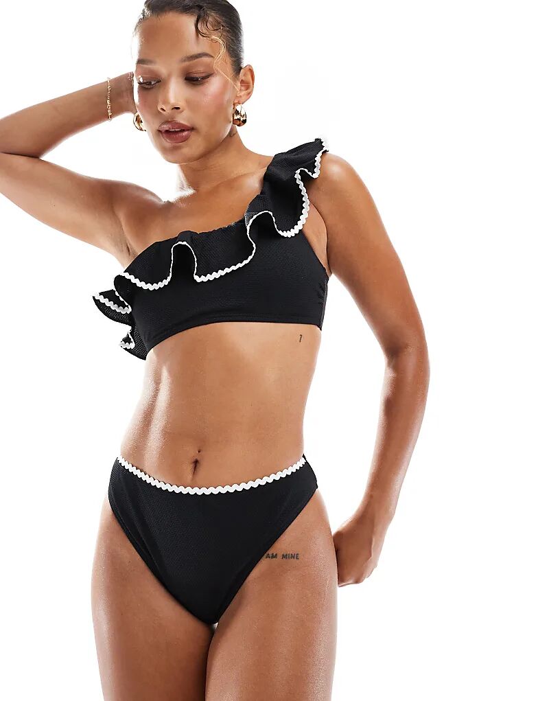 Плавки бикини New Look с открытыми плечами, черного цвета
Плавки бикини New Look с открытыми плечами, черного цвета