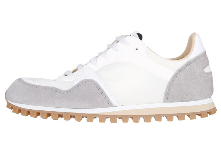 Кроссовки на шнуровке с вставками Spalwart, shoe box included
Кроссовки на шнуровке с вставками Spalwart, shoe box included