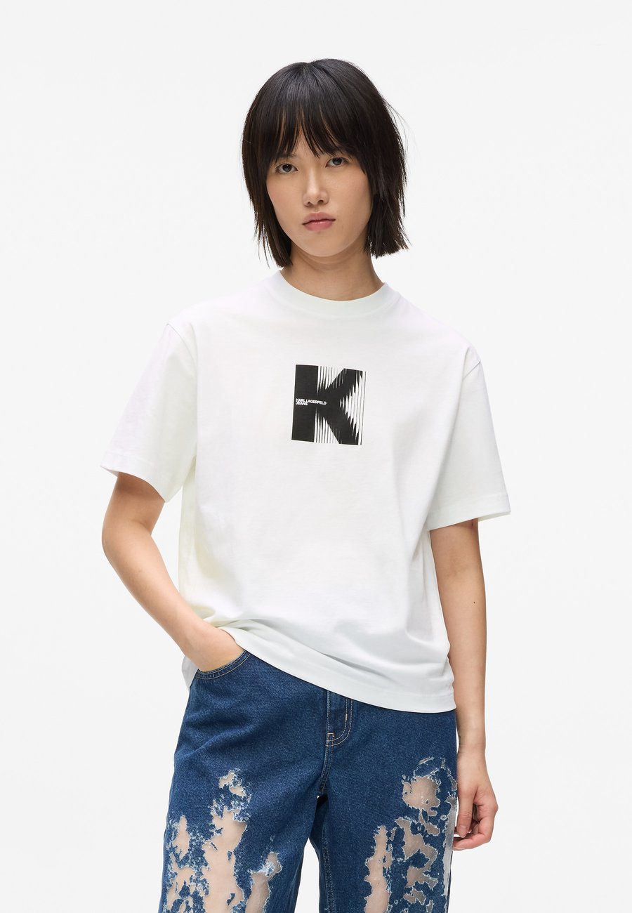 Футболка Karl Lagerfeld Jeans LOGO TEE, White, Белый, Футболка Karl Lagerfeld Jeans LOGO TEE, White
Футболка Karl Lagerfeld Jeans LOGO TEE, White, Белый, Футболка Karl Lagerfeld Jeans LOGO TEE, White