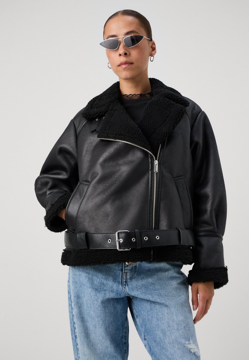 Куртка из искусственной кожи VMJOANNA COATED JACKET Vero Moda Petite, черный
Куртка из искусственной кожи VMJOANNA COATED JACKET Vero Moda Petite, черный