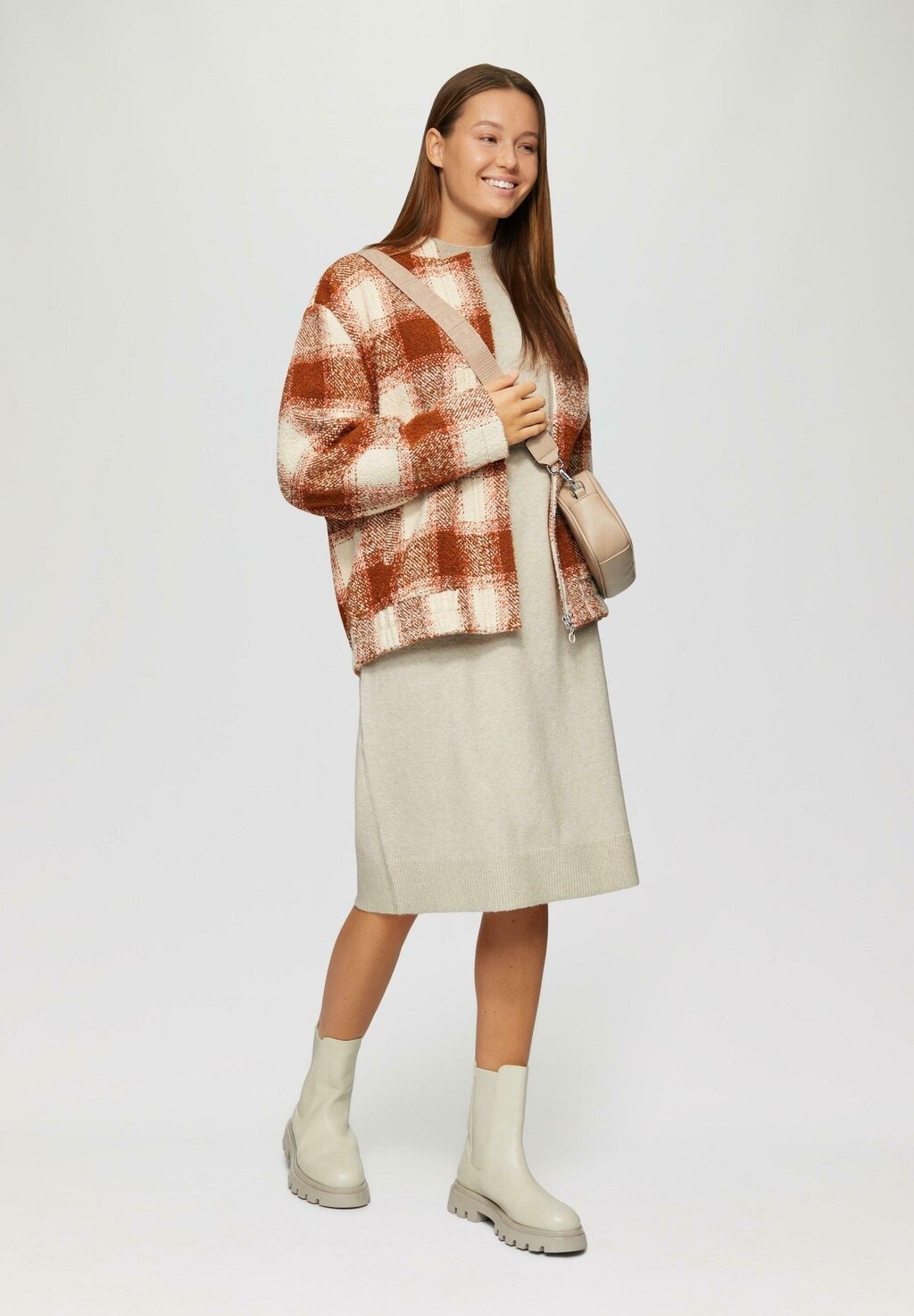 Платье-джемпер MIT STEHKRAGEN s.Oliver, бежевый
Платье-джемпер MIT STEHKRAGEN s.Oliver, бежевый