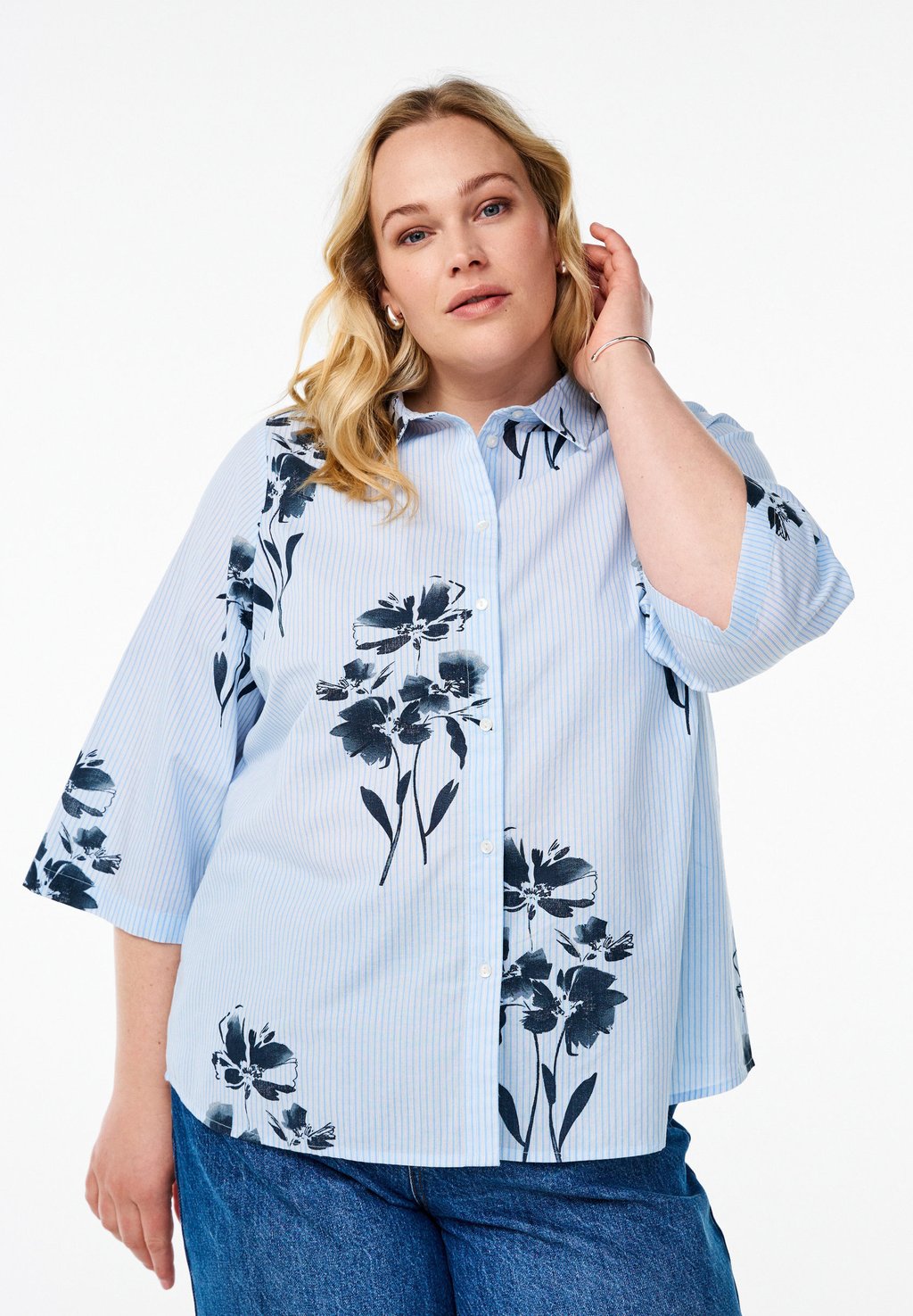 Блузка на пуговицах Zizzi, светло-голубой
Блузка на пуговицах Zizzi, светло-голубой