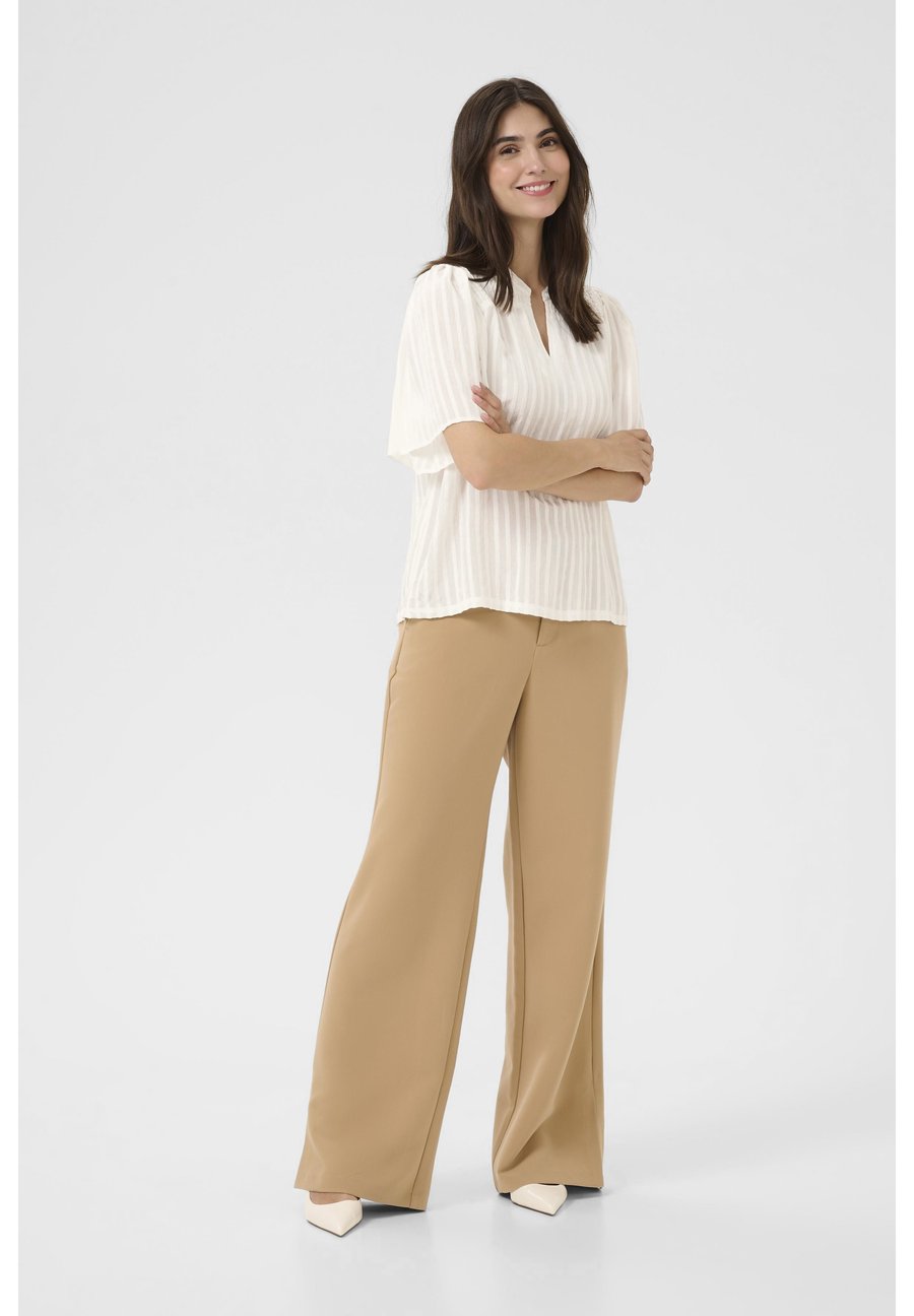 Блуза Culture CHENITHA , Spring Gardenia/Off-White
Блуза Culture CHENITHA , Spring Gardenia/Off-White