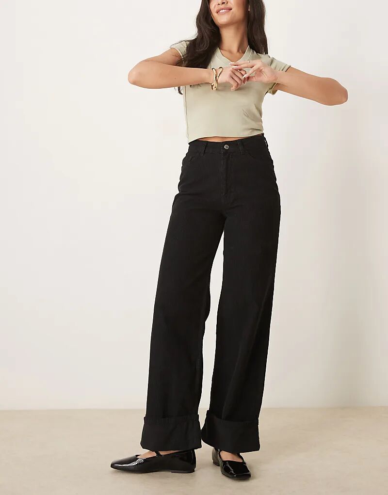 Вельветовые брюки с отворотами черного цвета ASOS DESIGN
Вельветовые брюки с отворотами черного цвета ASOS DESIGN