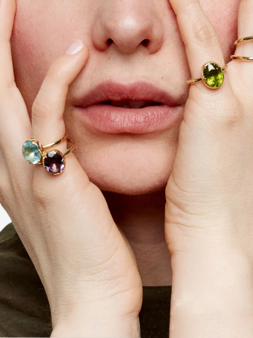 Кольцо из 9-каратного желтого золота с желеобразным розовым кварцем We by WHITEbIRD, розовый
Кольцо из 9-каратного желтого золота с желеобразным розовым кварцем We by WHITEbIRD, розовый