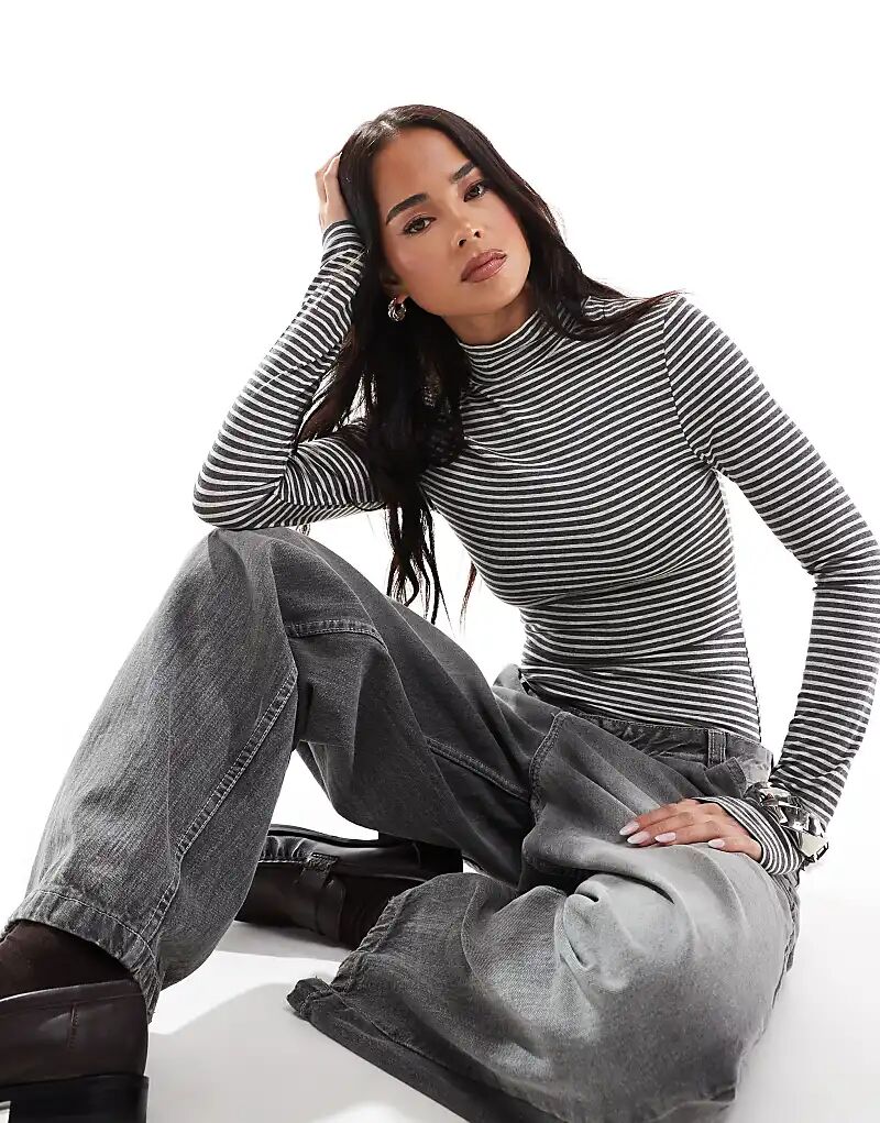 Боди Miss Selfridge в полоску с высоким воротом и длинными рукавами
Боди Miss Selfridge в полоску с высоким воротом и длинными рукавами