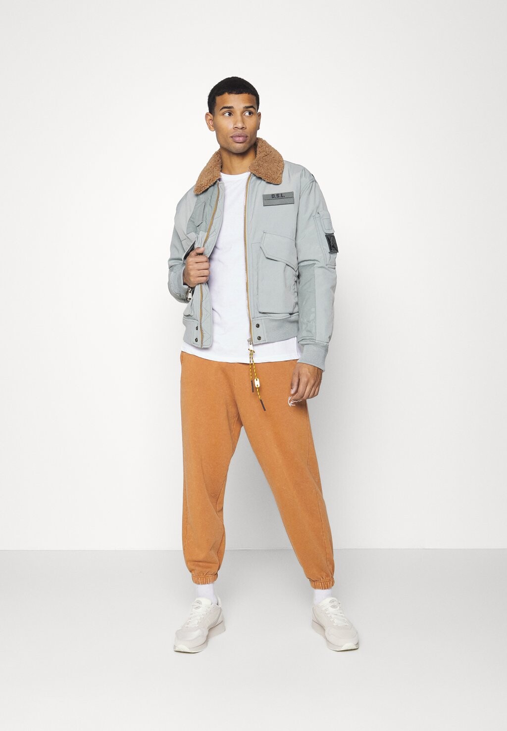 Спортивные брюки SMALL SIGNATURE WASHED UNISEX Karl Kani, охра
Спортивные брюки SMALL SIGNATURE WASHED UNISEX Karl Kani, охра