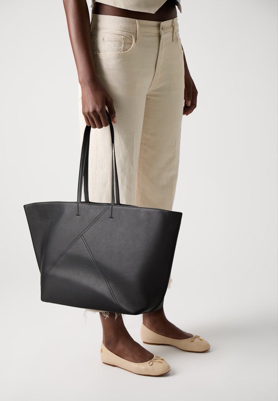 Сумка-шоппер Vero Moda VMALLISON BAG, Black
Сумка-шоппер Vero Moda VMALLISON BAG, Black