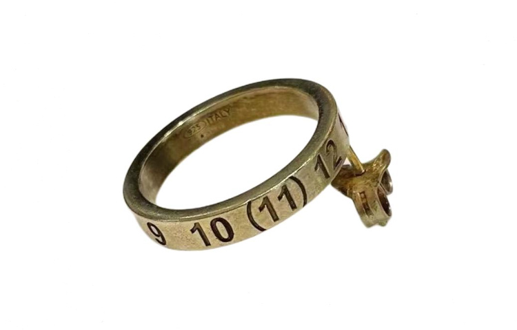 Maison Margiela Серебряные серьги унисекс, золотые
Maison Margiela Серебряные серьги унисекс, золотые