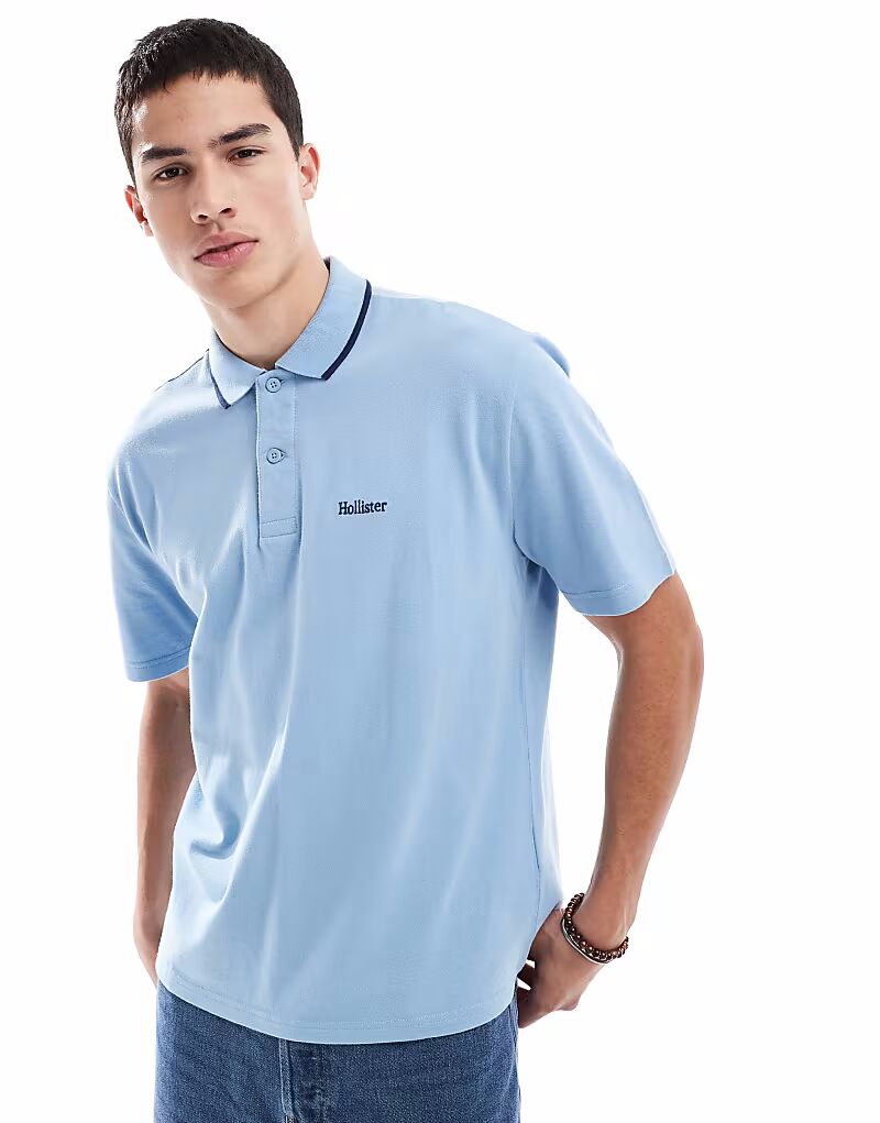 Поло с логотипом Hollister и воротником с контрастными швами бледно-голубого цвета
Поло с логотипом Hollister и воротником с контрастными швами бледно-голубого цвета