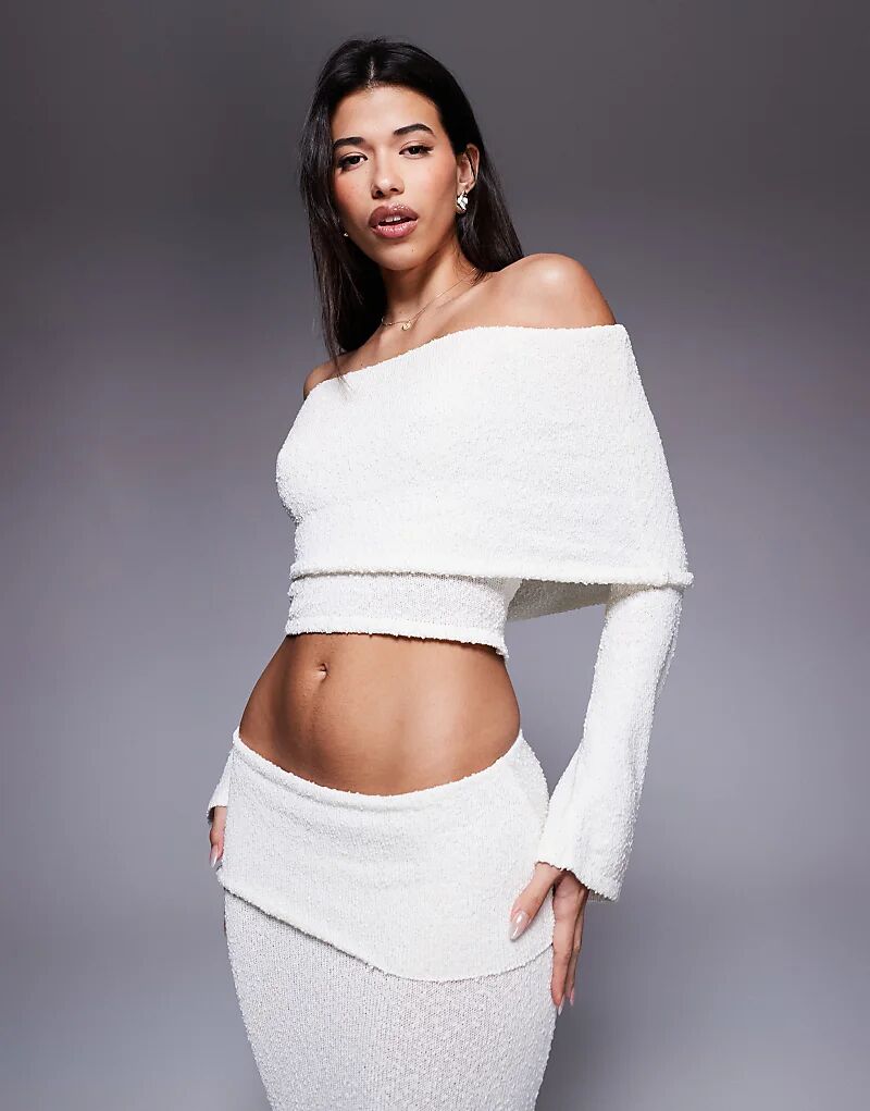 Топ-комбинация Wanderdoll Yasmin Bardot из букле с эффектным отворотом и расклешенными рукавами в кремовом цвете
Топ-комбинация Wanderdoll Yasmin Bardot из букле с эффектным отворотом и расклешенными рукавами в кремовом цвете