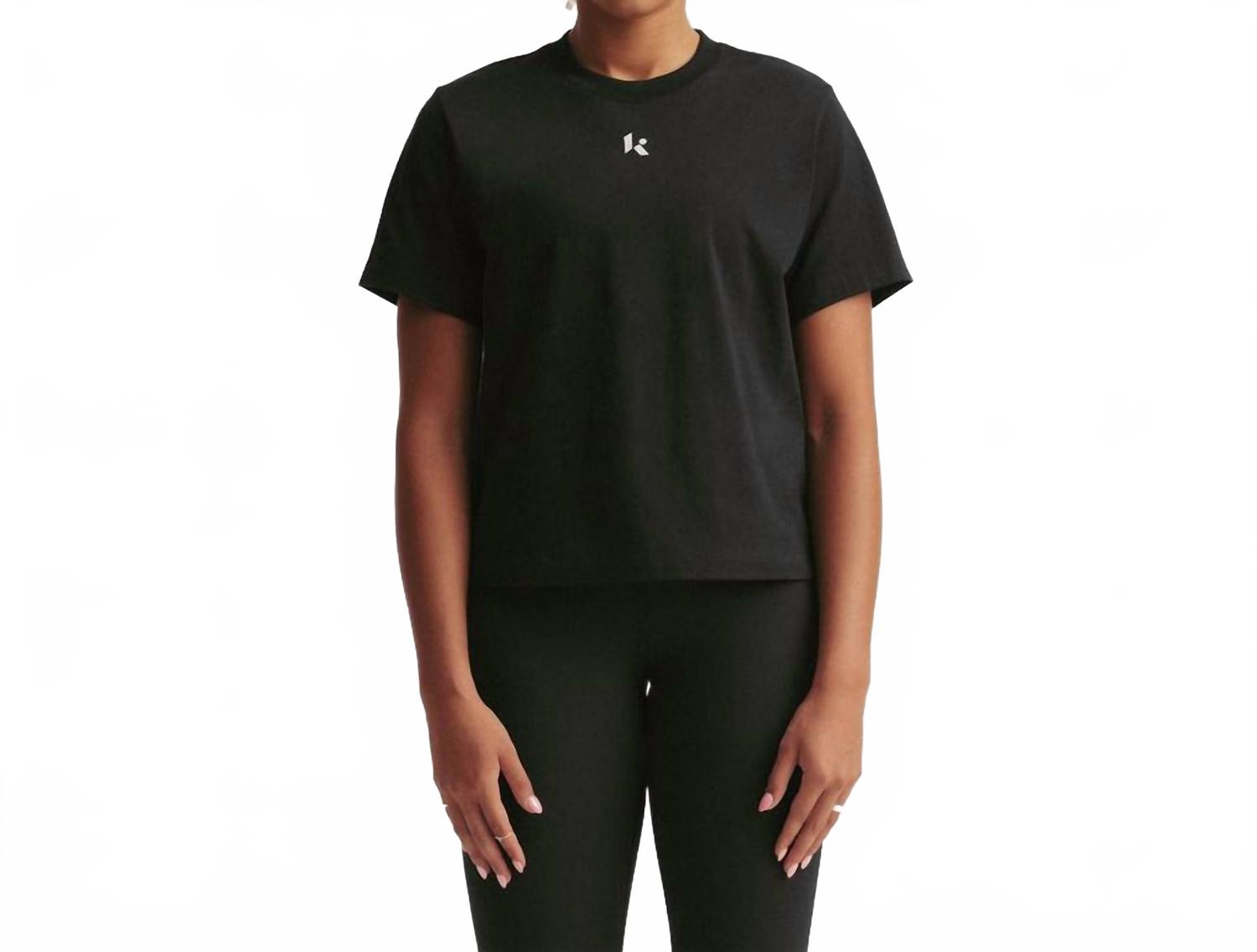 Женская укороченная футболка черная New Balance
Женская укороченная футболка черная New Balance