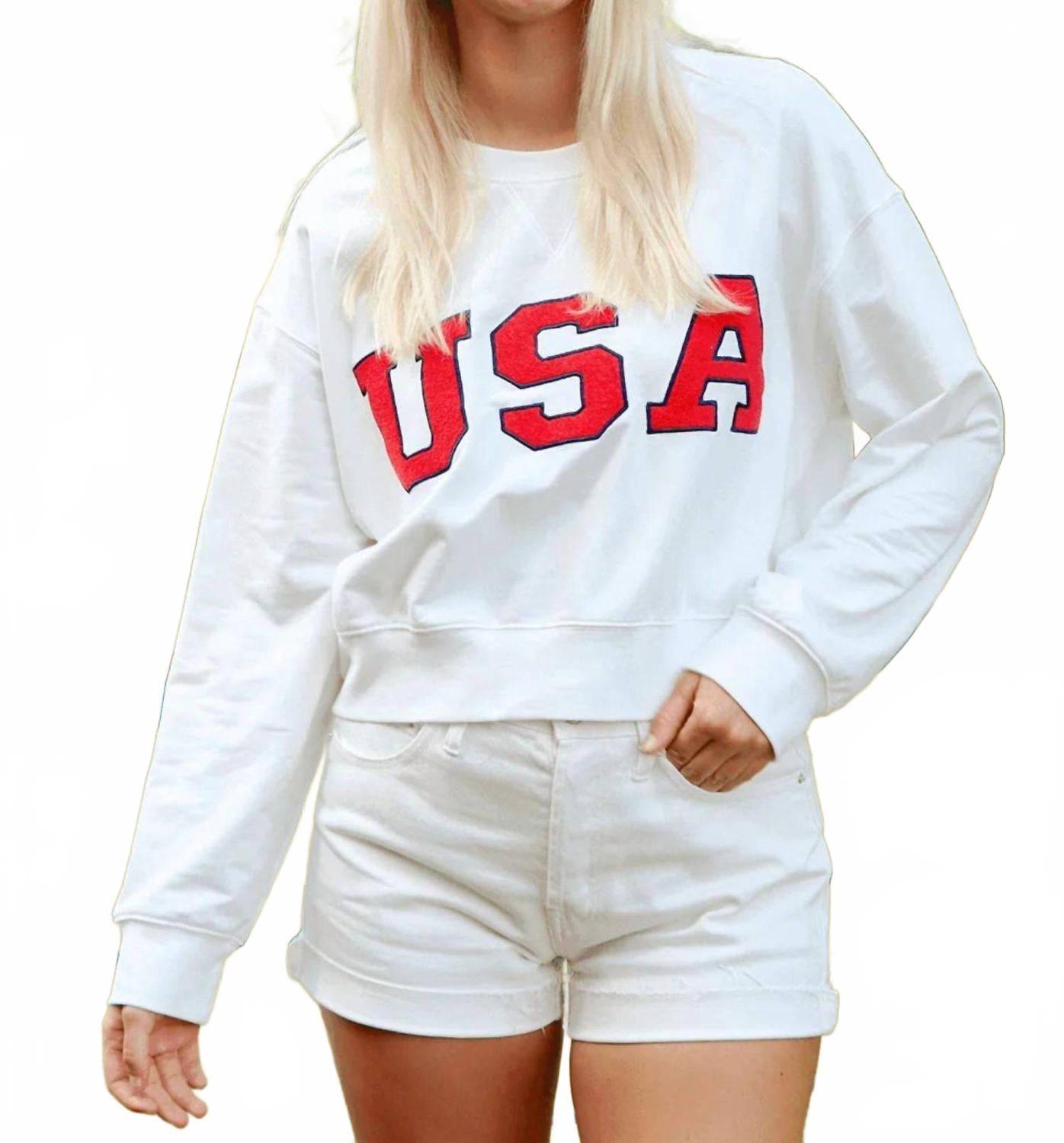 Вышитый укороченный свитшот USA в бело-красном цвете Day + moon
Вышитый укороченный свитшот USA в бело-красном цвете Day + moon
