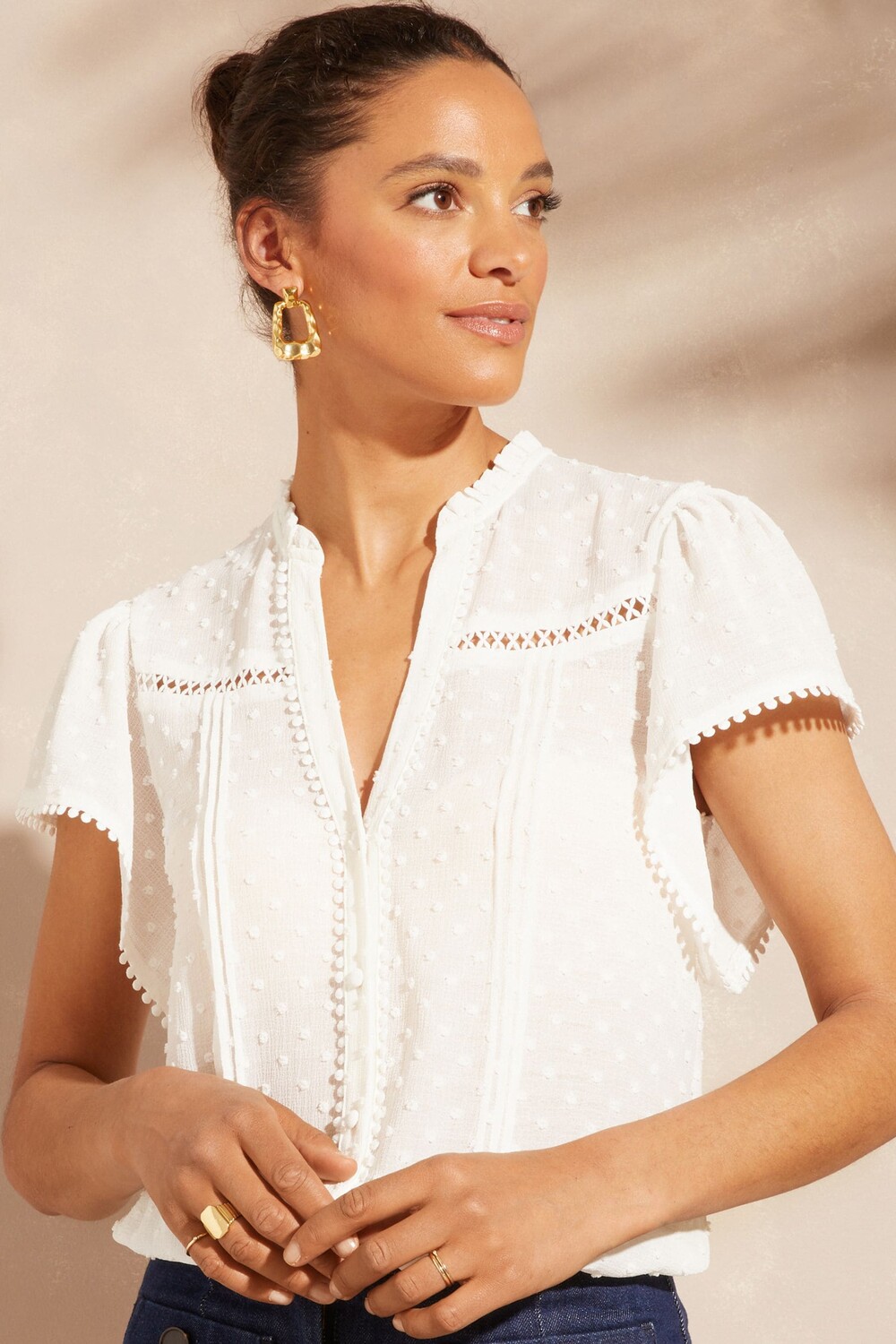 Блуза с V-образным вырезом и расклешенными рукавами Love & Roses, белый
Блуза с V-образным вырезом и расклешенными рукавами Love & Roses, белый