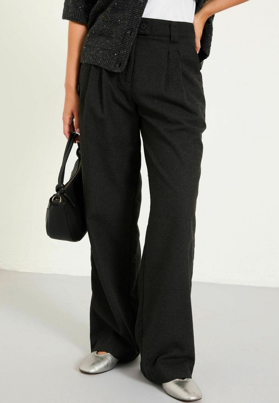 Брюки FatFace CHECK STRAIGHT, Charcoal Grey/Black
Брюки FatFace CHECK STRAIGHT, Charcoal Grey/Black