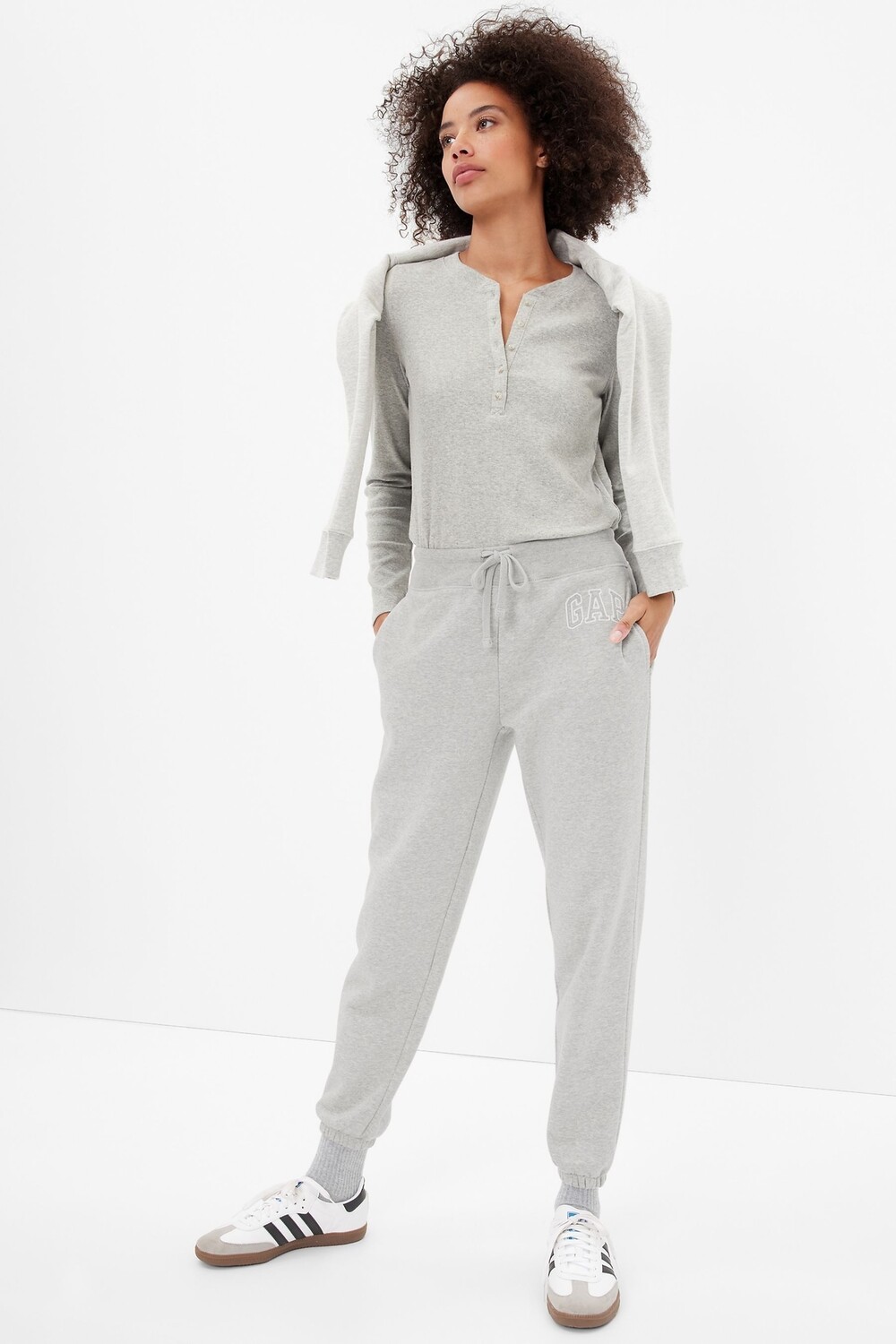 Спортивные брюки Vintage Arch с логотипом Gap, серый
Спортивные брюки Vintage Arch с логотипом Gap, серый