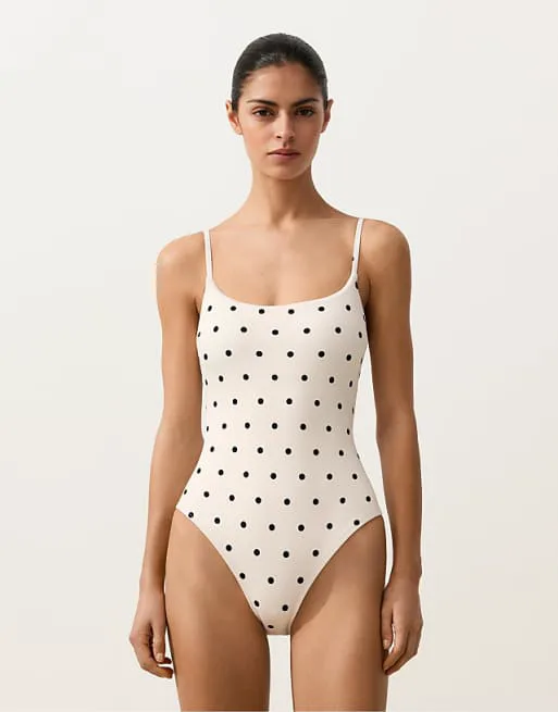 Светло-бежевый купальник OYSHO Piqu с треугольными чашками в горошек
Светло-бежевый купальник OYSHO Piqu с треугольными чашками в горошек