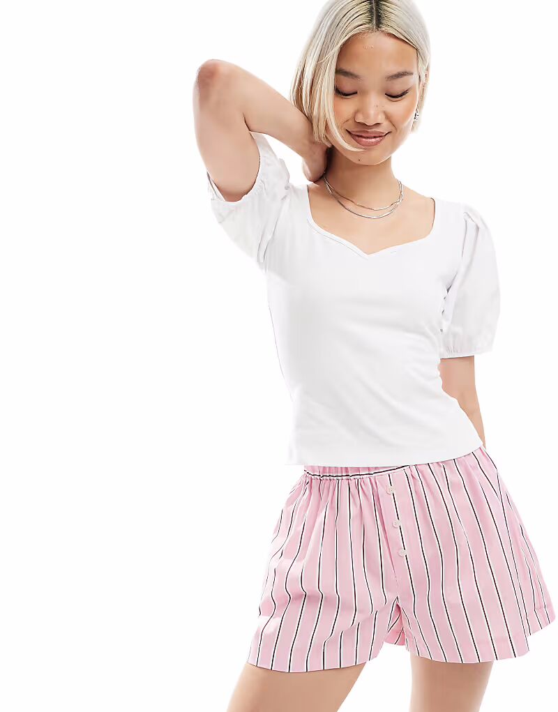 Топ цвета слоновой кости с пышными рукавами и принтом в виде сердца из поплина ASOS DESIGN
Топ цвета слоновой кости с пышными рукавами и принтом в виде сердца из поплина ASOS DESIGN