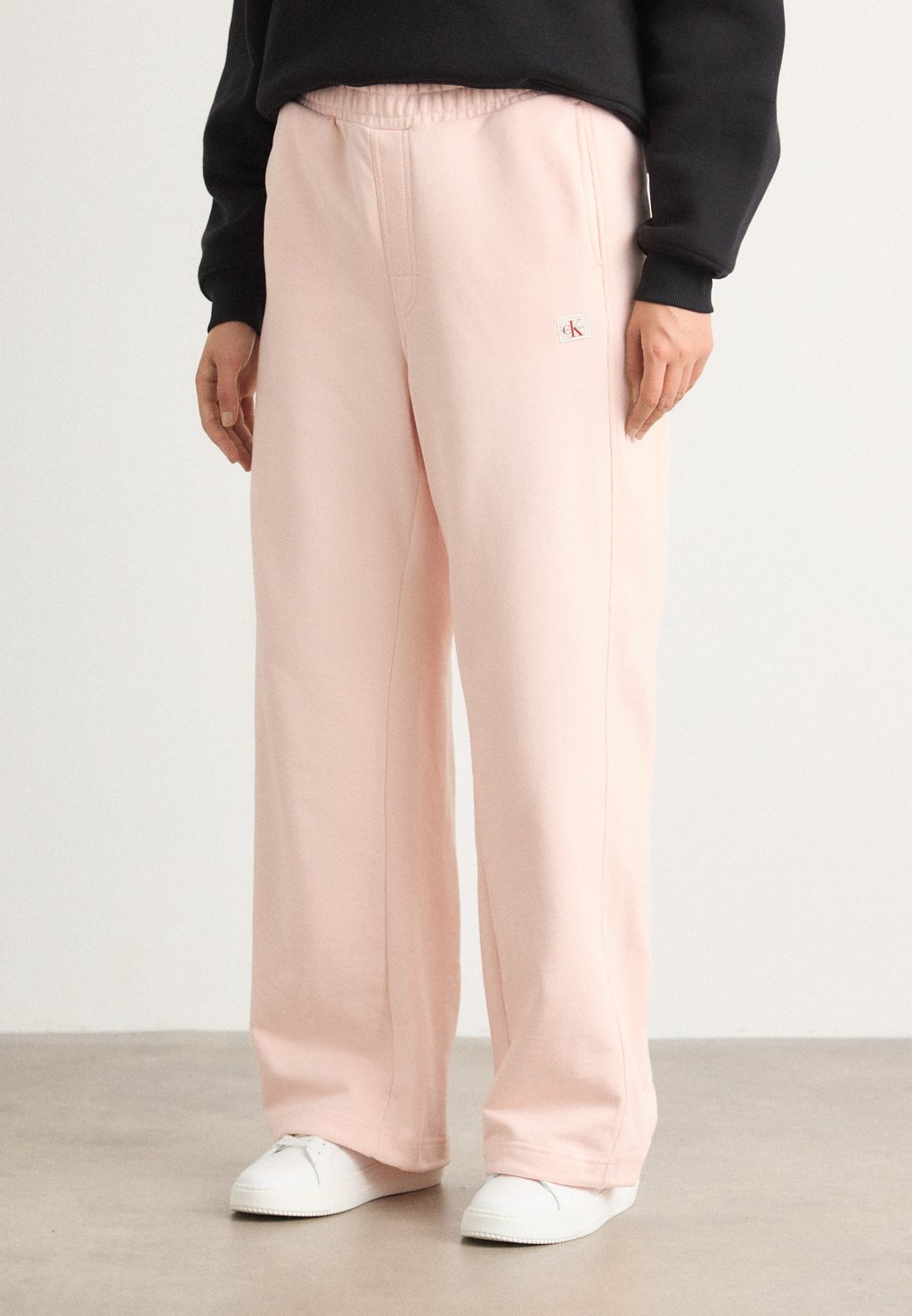 Спортивные штаны BADGE LOGO Calvin Klein Jeans, фуксия
Спортивные штаны BADGE LOGO Calvin Klein Jeans, фуксия