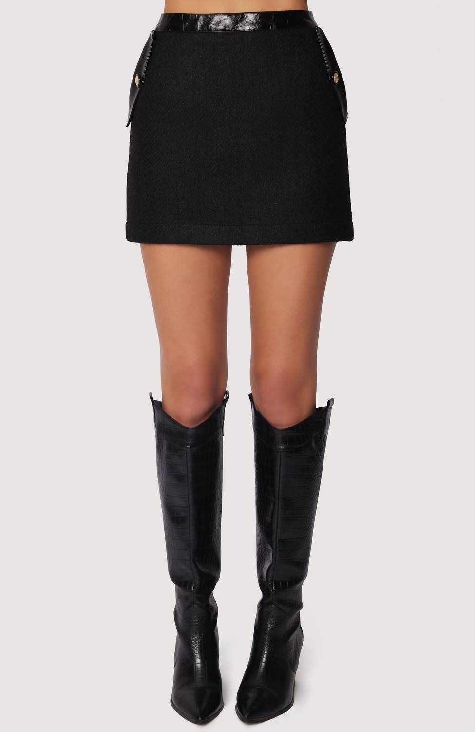 Мини-юбка Alessia в черном цвете LOST + WANDER
Мини-юбка Alessia в черном цвете LOST + WANDER