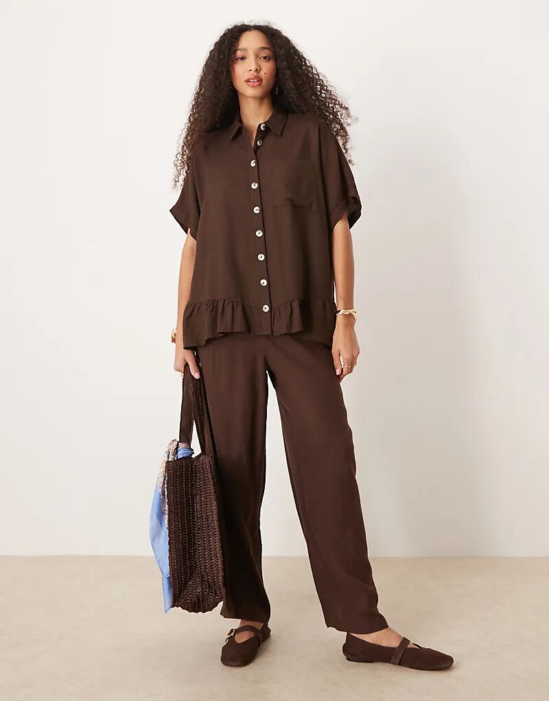 Льняные брюки River Island темно-коричневого цвета
Льняные брюки River Island темно-коричневого цвета