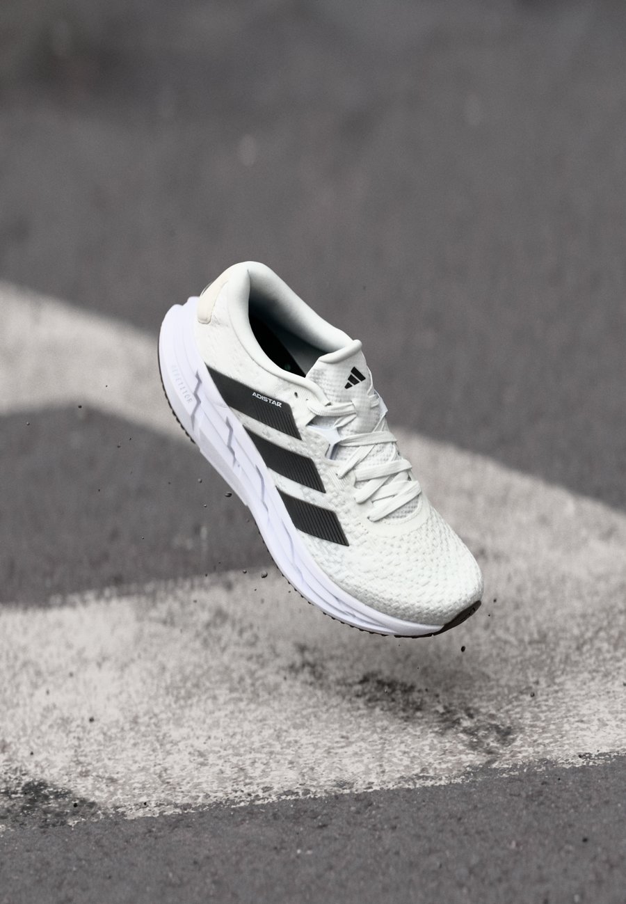 Кроссовки Adidas Performance ADISTAR 4, White/Black/White
Кроссовки Adidas Performance ADISTAR 4, White/Black/White