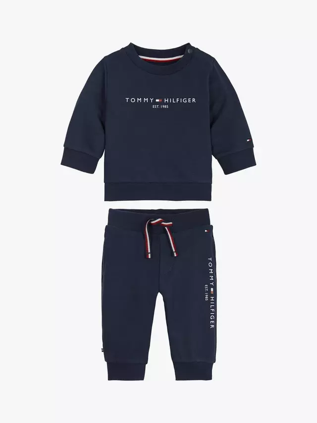 Толстовка Tommy Hilfiger Baby Essential Logo Crew Neck Sweatshirt and Joggers Set, Twilight Navy, цвет twilight/navy
Толстовка Tommy Hilfiger Baby Essential Logo Crew Neck Sweatshirt and Joggers Set, Twilight Navy, цвет twilight/navy