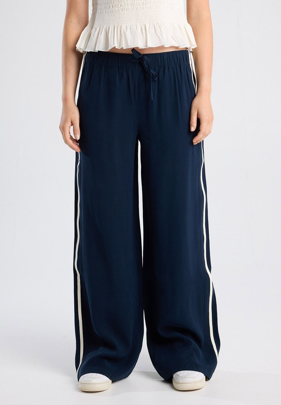 Брюки America Today PAOLA, Midnight/Dark Blue
Брюки America Today PAOLA, Midnight/Dark Blue