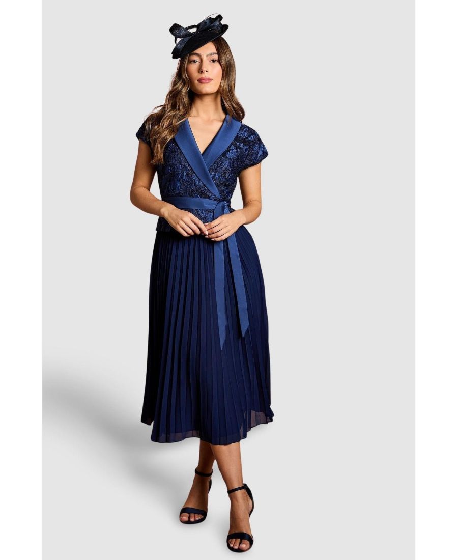 Женское кружевное платье-миди с запахом и складками, в стиле смокинга Coast, Navy
Женское кружевное платье-миди с запахом и складками, в стиле смокинга Coast, Navy
