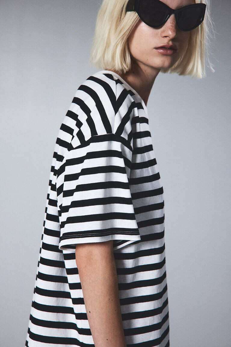 Футболка оверсайз с принтом H&M, черный
Футболка оверсайз с принтом H&M, черный