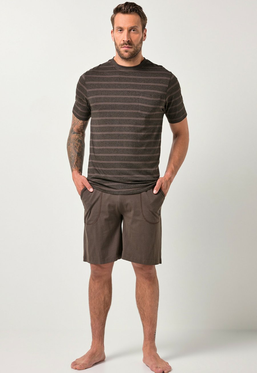 Пижамный комплект JP1880 TWO-PIECE, STRIPED SET, Hazelnut/Brown
Пижамный комплект JP1880 TWO-PIECE, STRIPED SET, Hazelnut/Brown