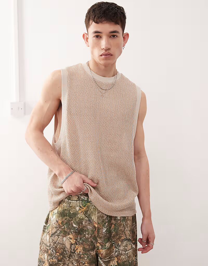 Reclaimed Vintage вязаная крючком объемная майка кремового цвета
Reclaimed Vintage вязаная крючком объемная майка кремового цвета