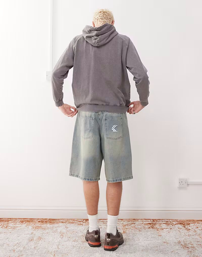 Мешковатые джинсовые шорты Karl Kani OG выбеленного синего цвета
Мешковатые джинсовые шорты Karl Kani OG выбеленного синего цвета