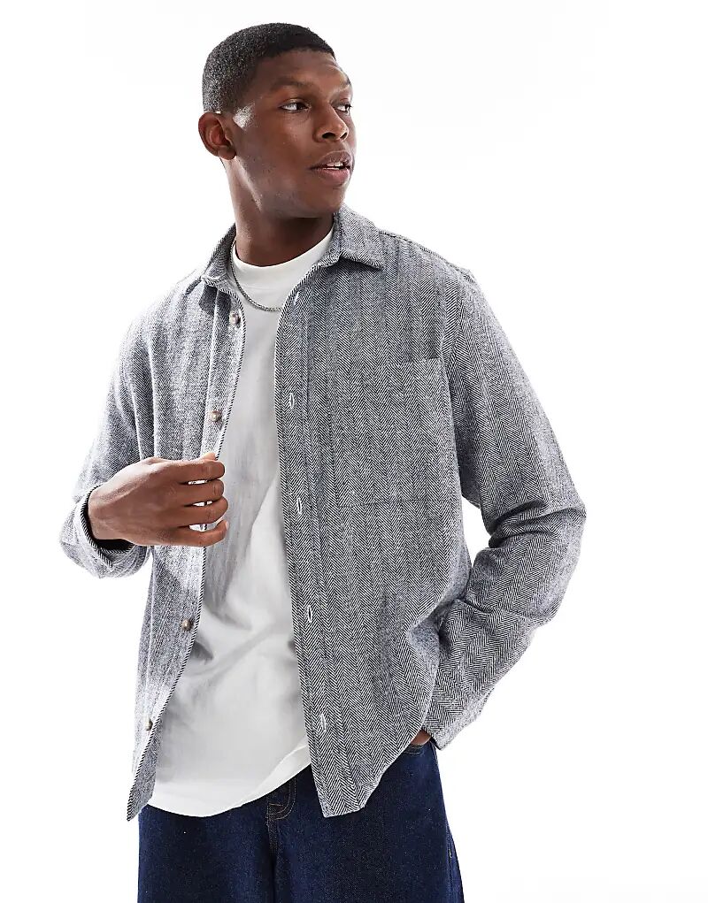 Рубашка ASOS DESIGN с узором «ёлочка» и накладным карманом, темно-синего цвета
Рубашка ASOS DESIGN с узором «ёлочка» и накладным карманом, темно-синего цвета