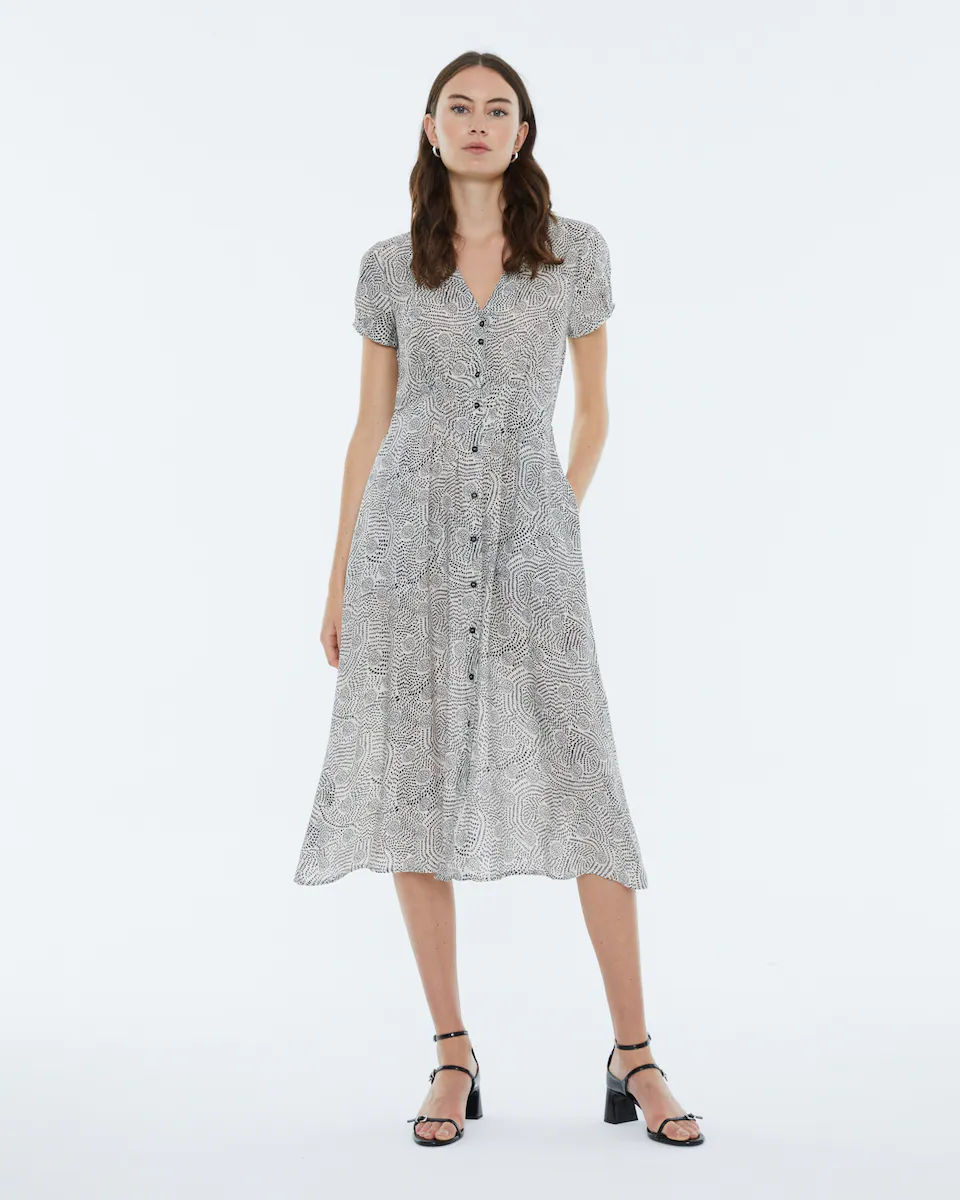 Платье-рубашка миди с принтом, короткими рукавами и V-образным вырезом Andam, цвет Crudo
Платье-рубашка миди с принтом, короткими рукавами и V-образным вырезом Andam, цвет Crudo