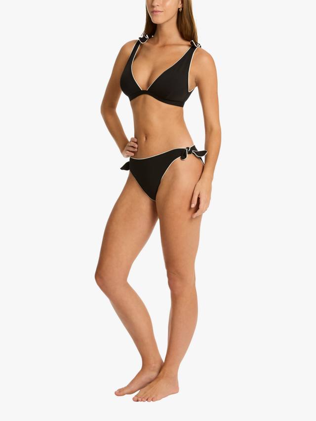 Babylon бикини топ с бантом и глубоким вырезом Sea Level, Black
Babylon бикини топ с бантом и глубоким вырезом Sea Level, Black