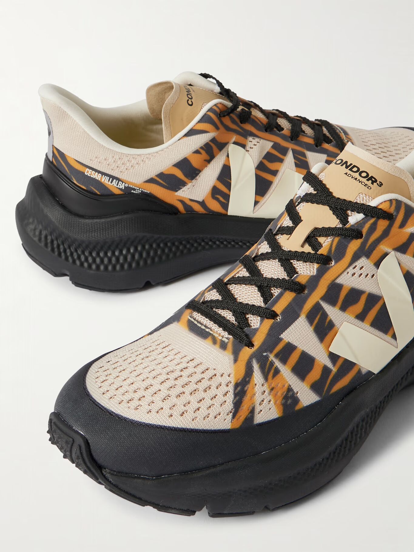 Кроссовки César Villalba Condor 3 из резины и переработанной сетки VEJA, оранжевый
Кроссовки César Villalba Condor 3 из резины и переработанной сетки VEJA, оранжевый