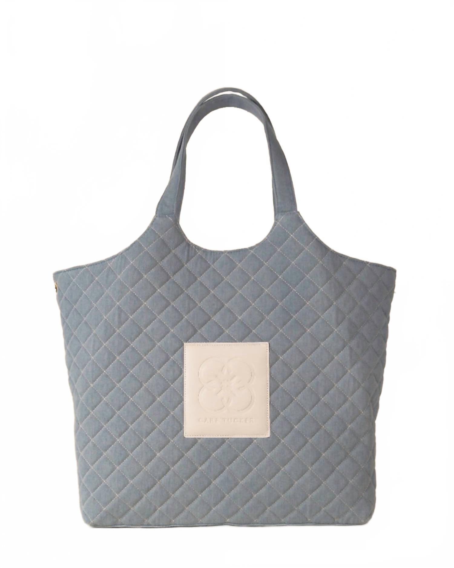 Макси-стеганая джимсовая сумка-шоппер в синем цвете Care Tucker
Макси-стеганая джимсовая сумка-шоппер в синем цвете Care Tucker