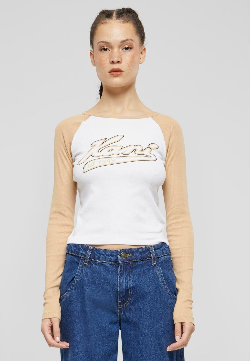 Топ с длинными рукавами VARSITY CROP Karl Kani, цвет white sand
Топ с длинными рукавами VARSITY CROP Karl Kani, цвет white sand