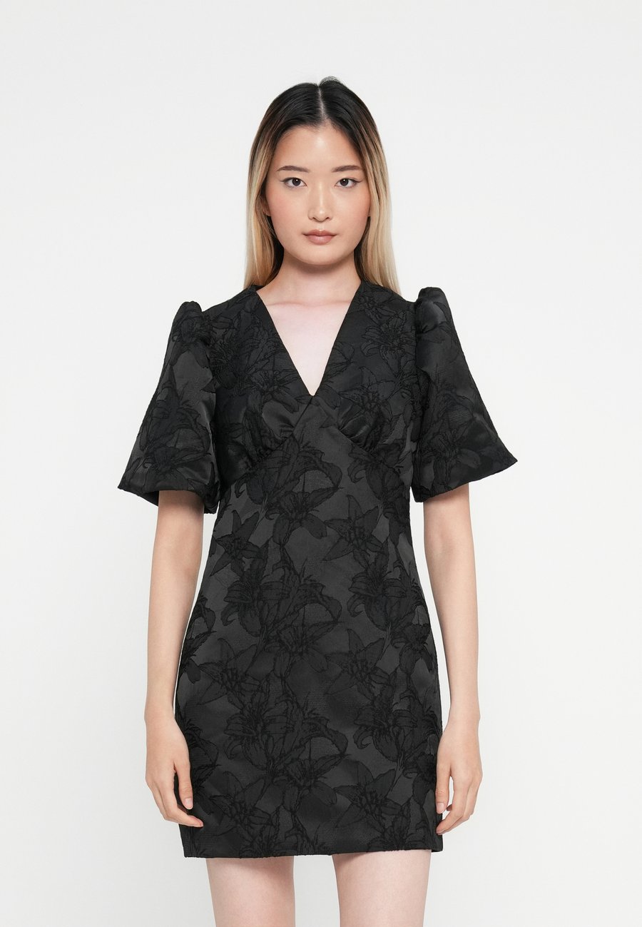 Платье VILA VIMAI V NECK SHORT DRESS, Black Beauty/Black
Платье VILA VIMAI V NECK SHORT DRESS, Black Beauty/Black