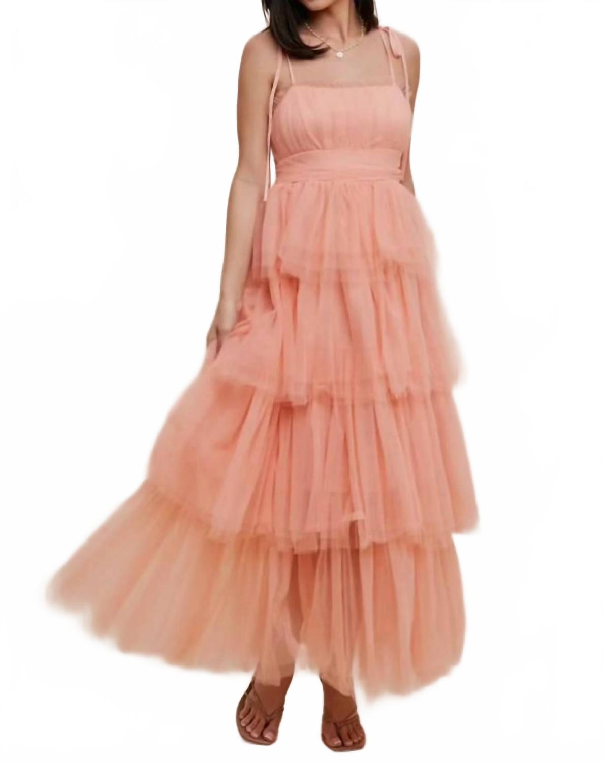 IN-LOOM Романтичное многоярусное сетчатое платье с оборками персикового цвета
IN-LOOM Романтичное многоярусное сетчатое платье с оборками персикового цвета