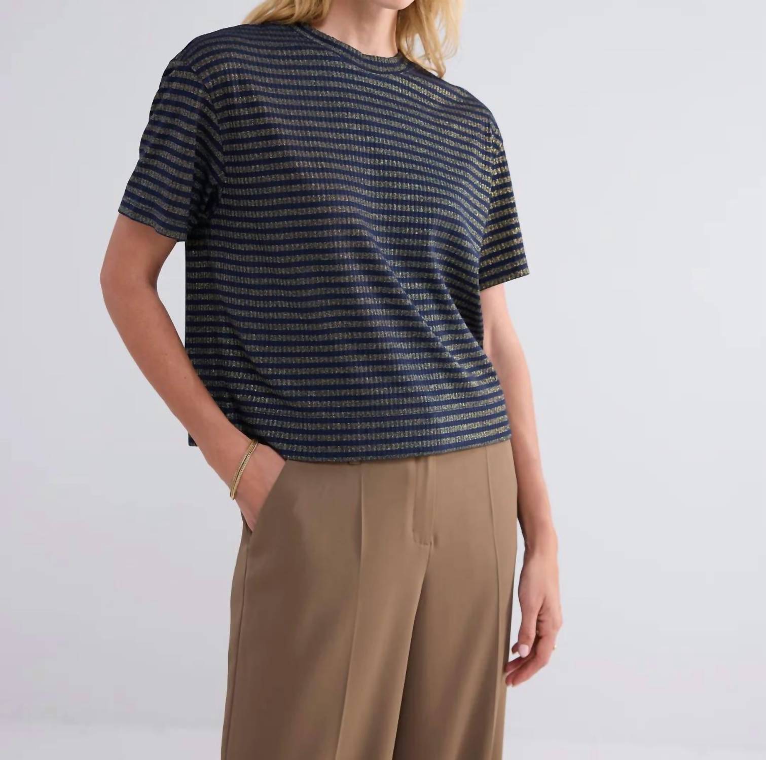 Топ с коротким рукавом и полосками из люрекса в цвете Midnight Summum, Midnight
Топ с коротким рукавом и полосками из люрекса в цвете Midnight Summum, Midnight