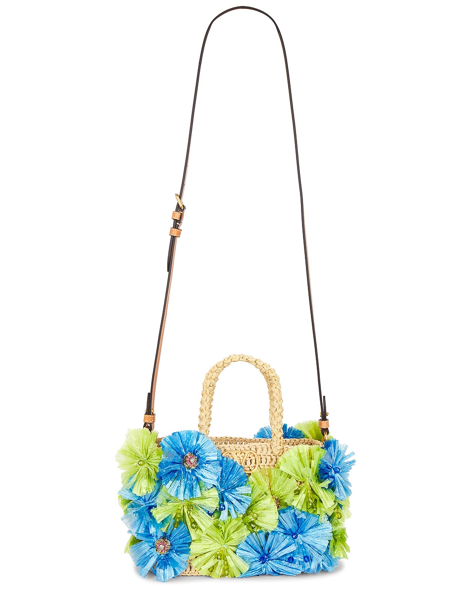 Сумка-тоут малая с логотипом V Signature Valentino Garavani, Naturale, Verde Azzurro, & Natural Camel
Сумка-тоут малая с логотипом V Signature Valentino Garavani, Naturale, Verde Azzurro, & Natural Camel