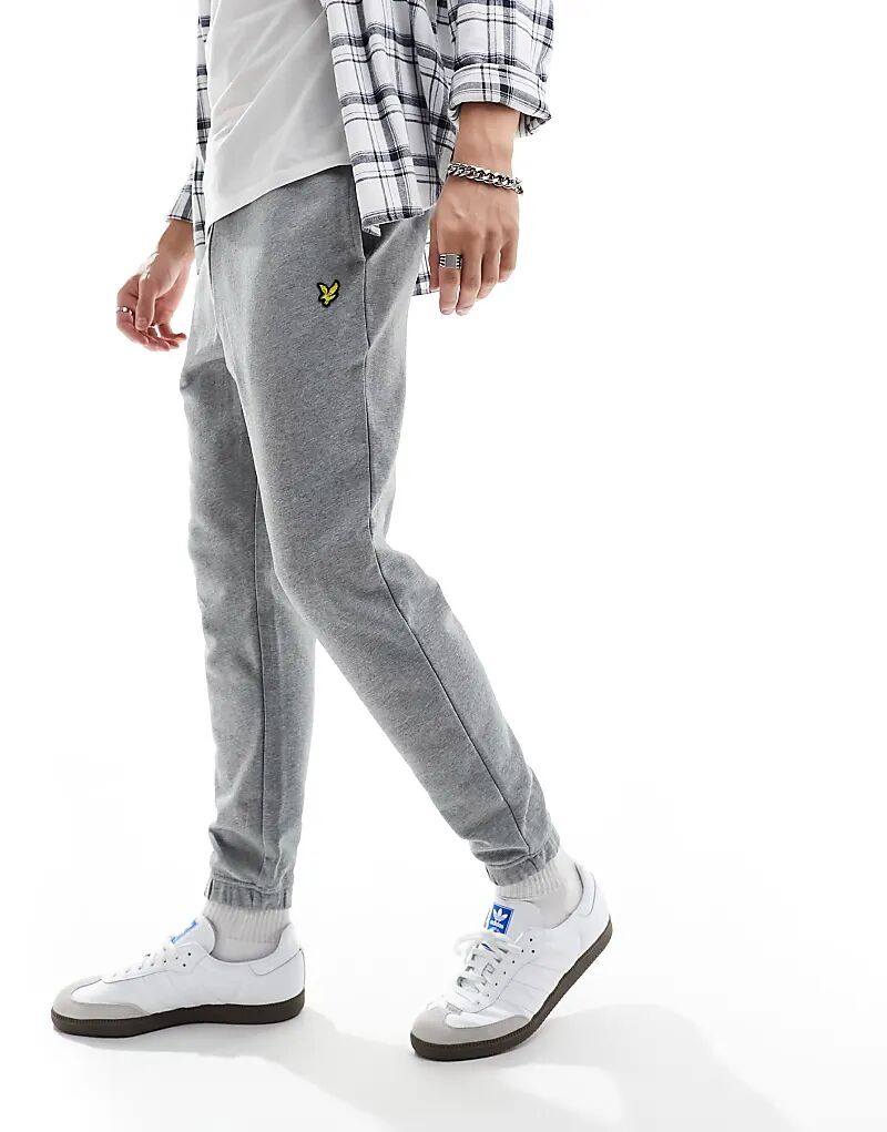 Узкие спортивные штаны серого цвета Lyle & Scott
Узкие спортивные штаны серого цвета Lyle & Scott