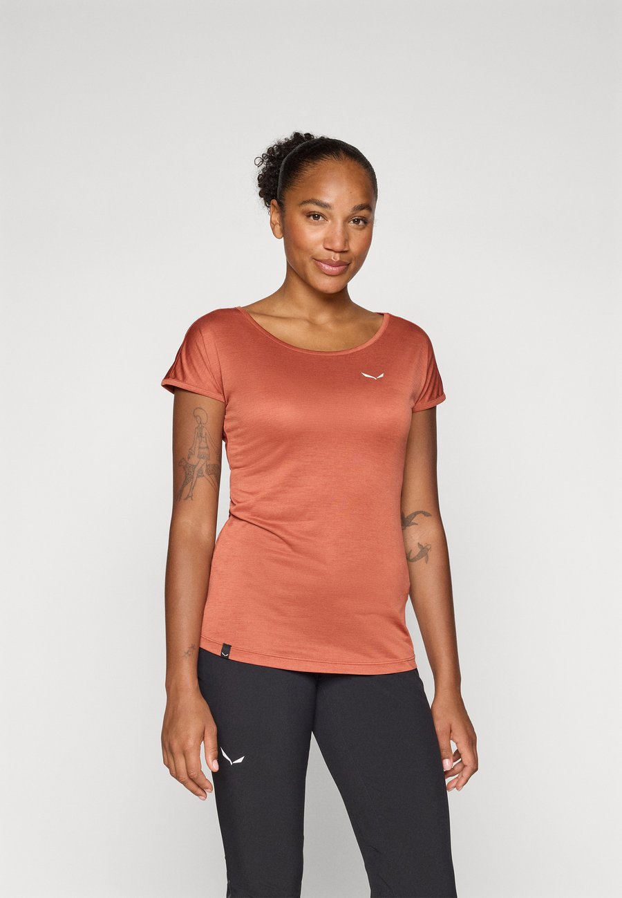 Спортивная футболка Salewa PUEZ TEE, Etruscan Red/Light Red
Спортивная футболка Salewa PUEZ TEE, Etruscan Red/Light Red